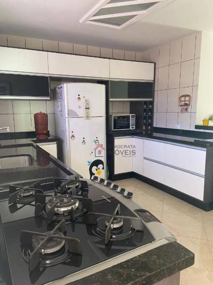 Sobrado, 3 quartos, 238 m² - Foto 1