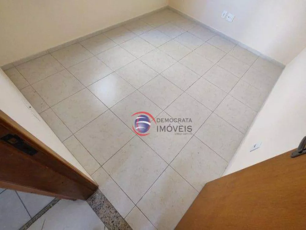 Apartamento à venda com 2 quartos, 70m² - Foto 3