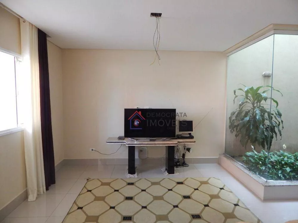 Sobrado, 3 quartos, 245 m² - Foto 1