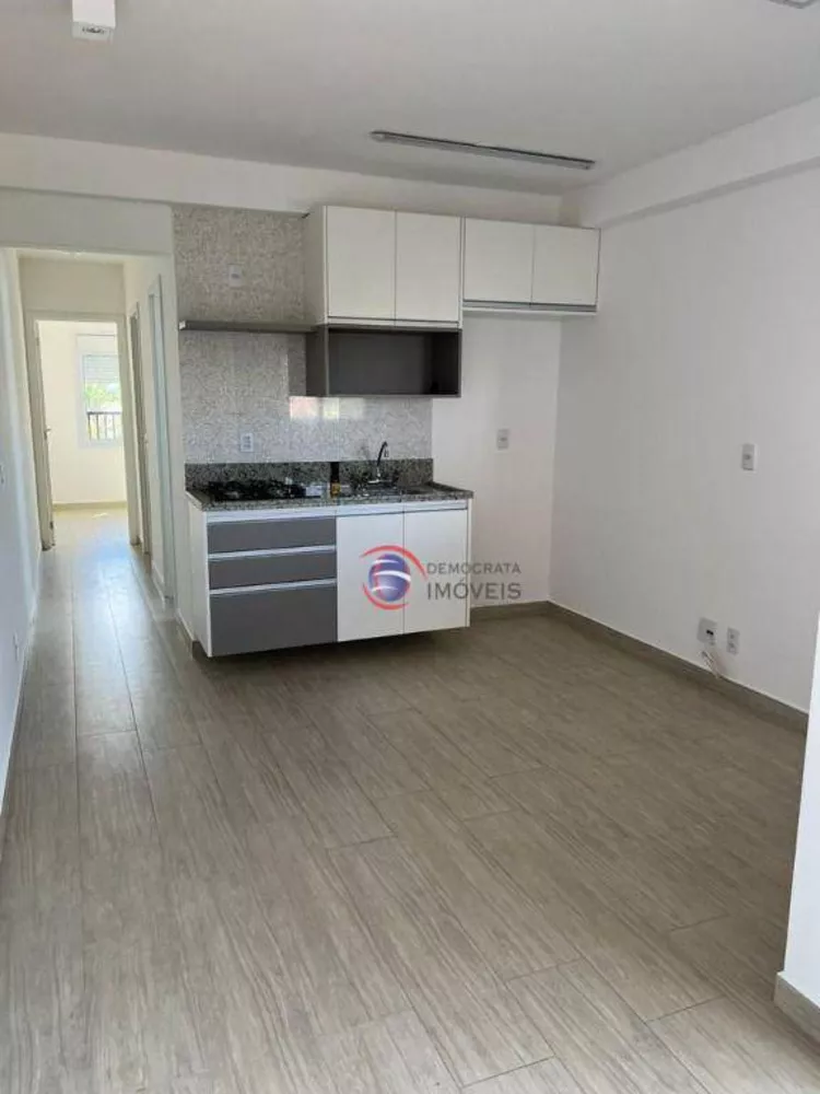 Apartamento à venda com 2 quartos, 43m² - Foto 2