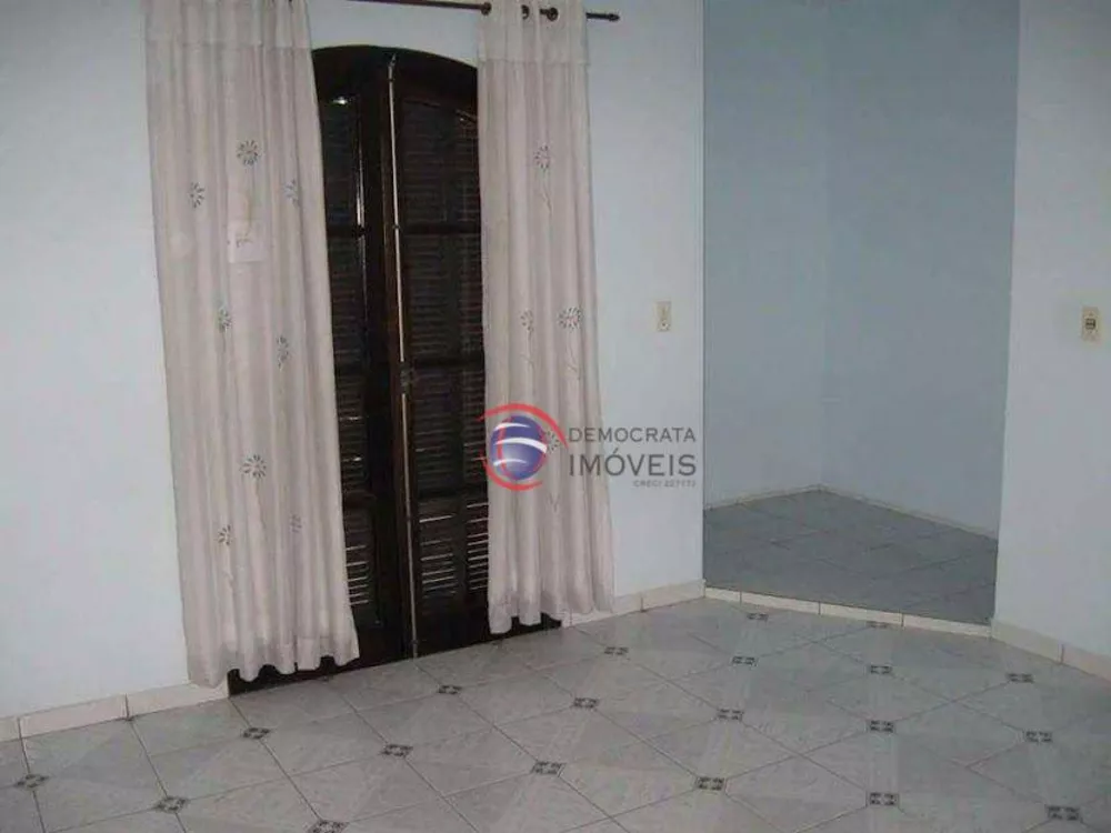 Sobrado à venda com 3 quartos, 180m² - Foto 4