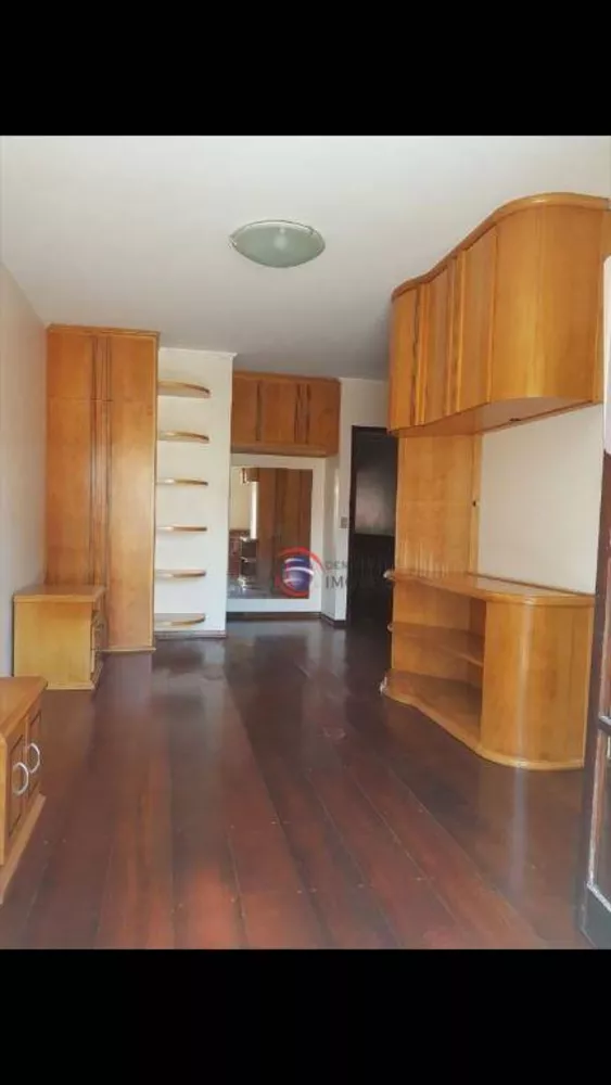 Sobrado à venda com 3 quartos, 200m² - Foto 1