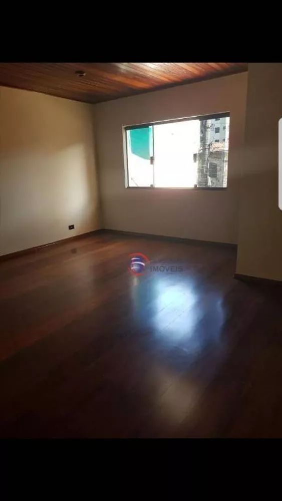 Sobrado à venda com 3 quartos, 200m² - Foto 2