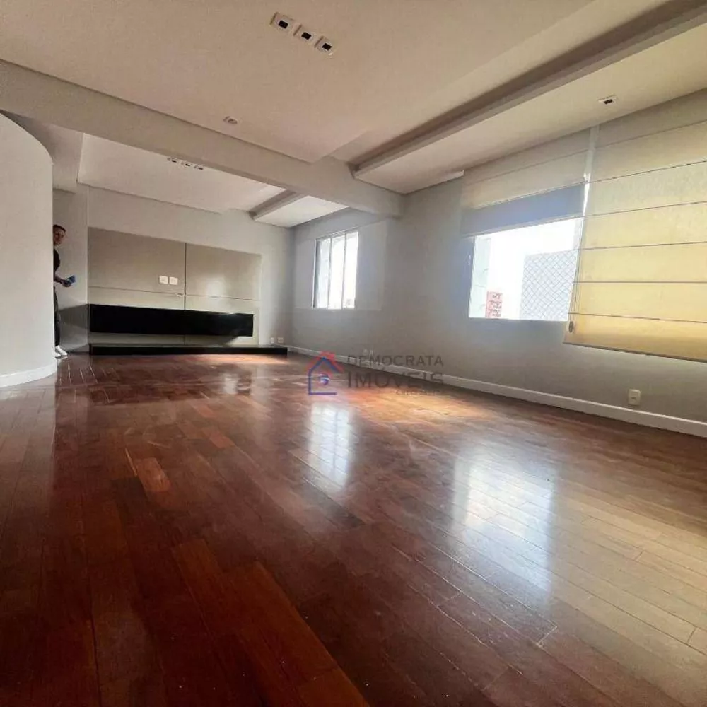 Apartamento à venda com 3 quartos, 145m² - Foto 1