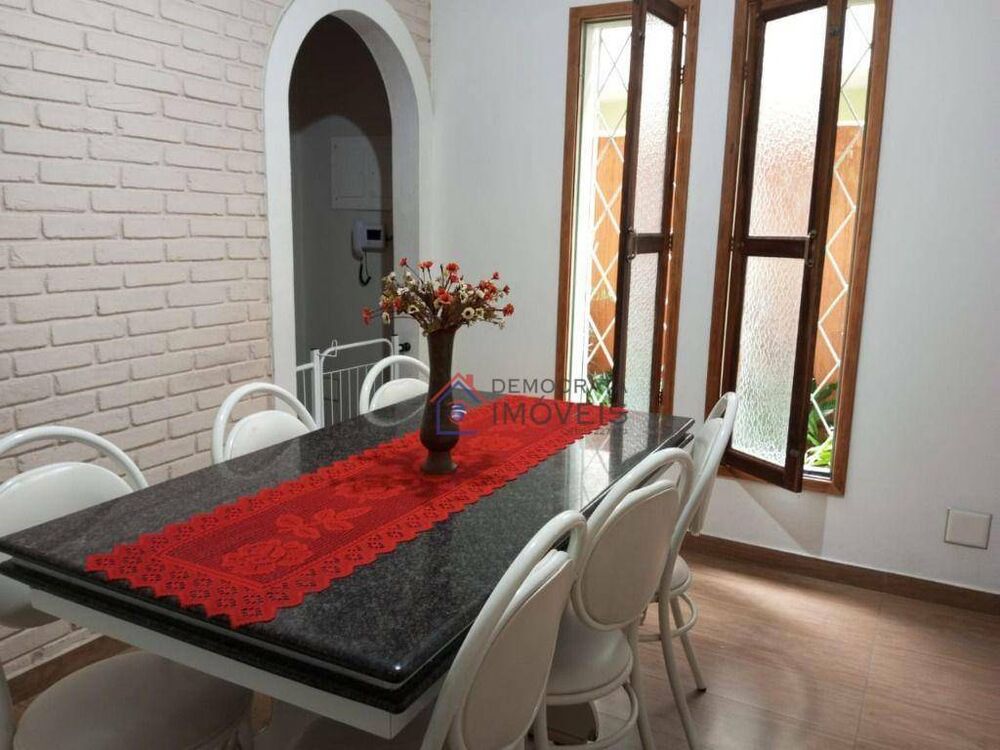 Sobrado, 4 quartos, 301 m² - Foto 1