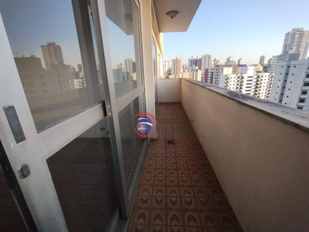 Apartamento à venda com 3 quartos, 200m² - Foto 2