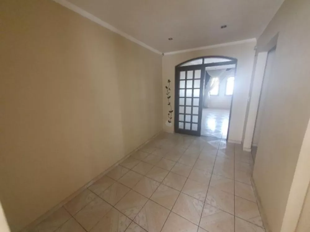 Sobrado à venda com 3 quartos, 220m² - Foto 1