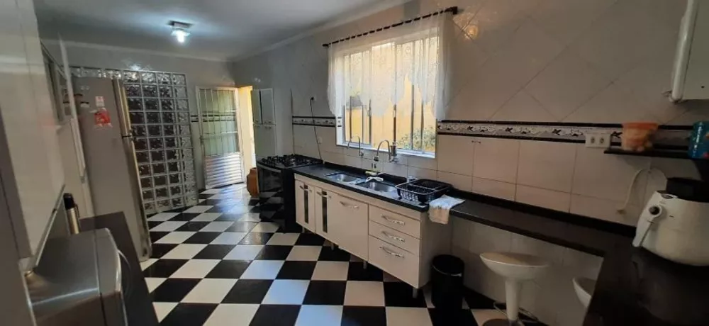 Casa, 4 quartos, 235 m² - Foto 1