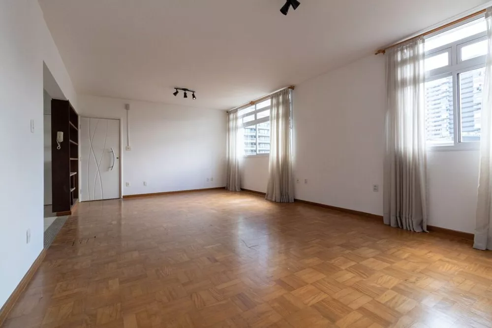 Apartamento à venda com 3 quartos, 140m² - Foto 1