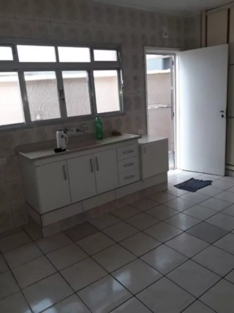 Casa à venda com 3 quartos, 120m² - Foto 2