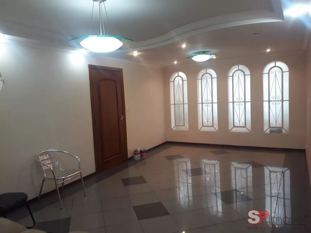 Casa à venda com 3 quartos, 184m² - Foto 1