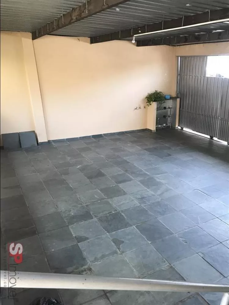 Casa à venda com 10 quartos, 250m² - Foto 1