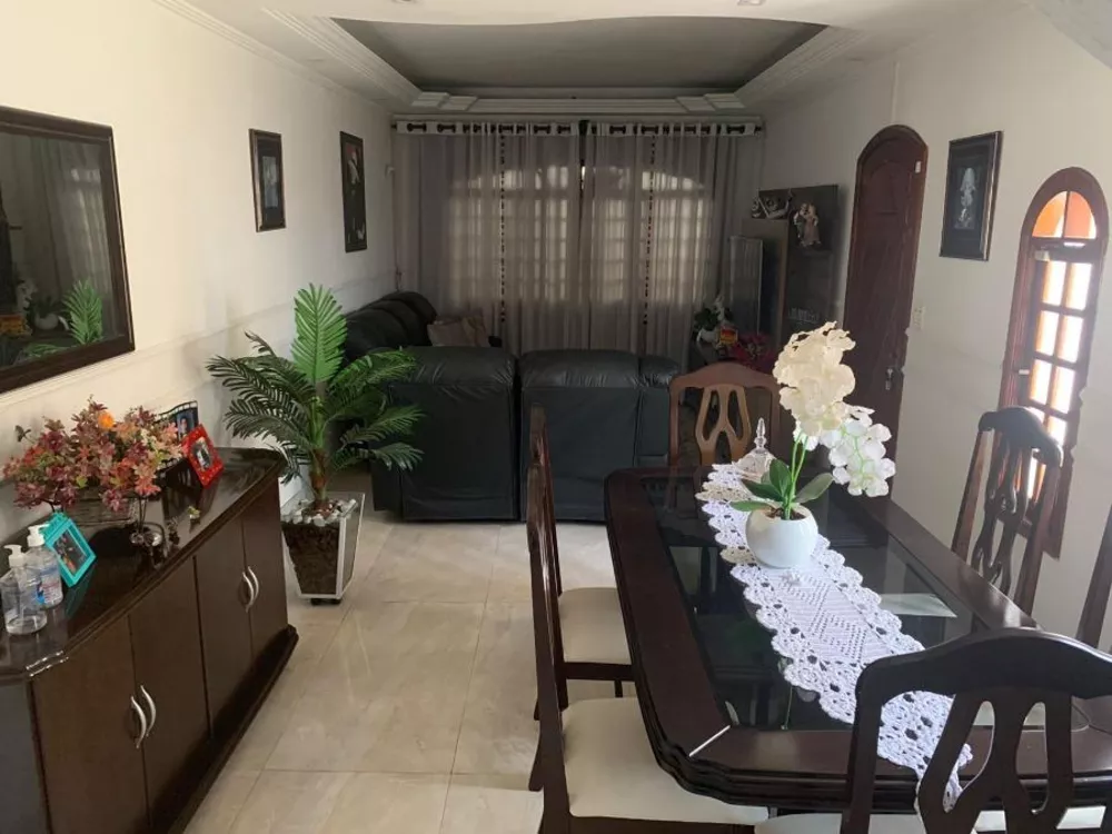 Sobrado à venda com 3 quartos, 240m² - Foto 2