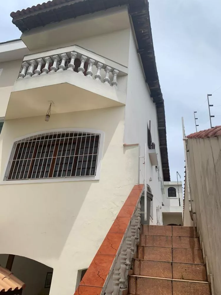 Sobrado à venda com 3 quartos, 240m² - Foto 1