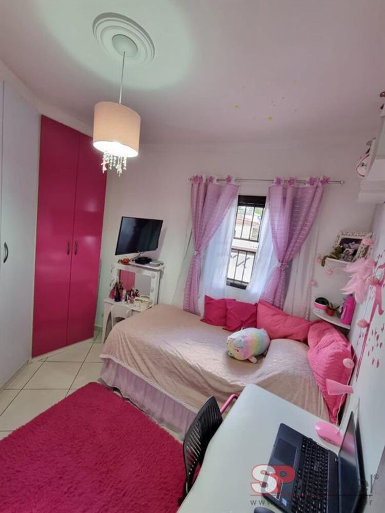 Casa à venda com 3 quartos, 130m² - Foto 1