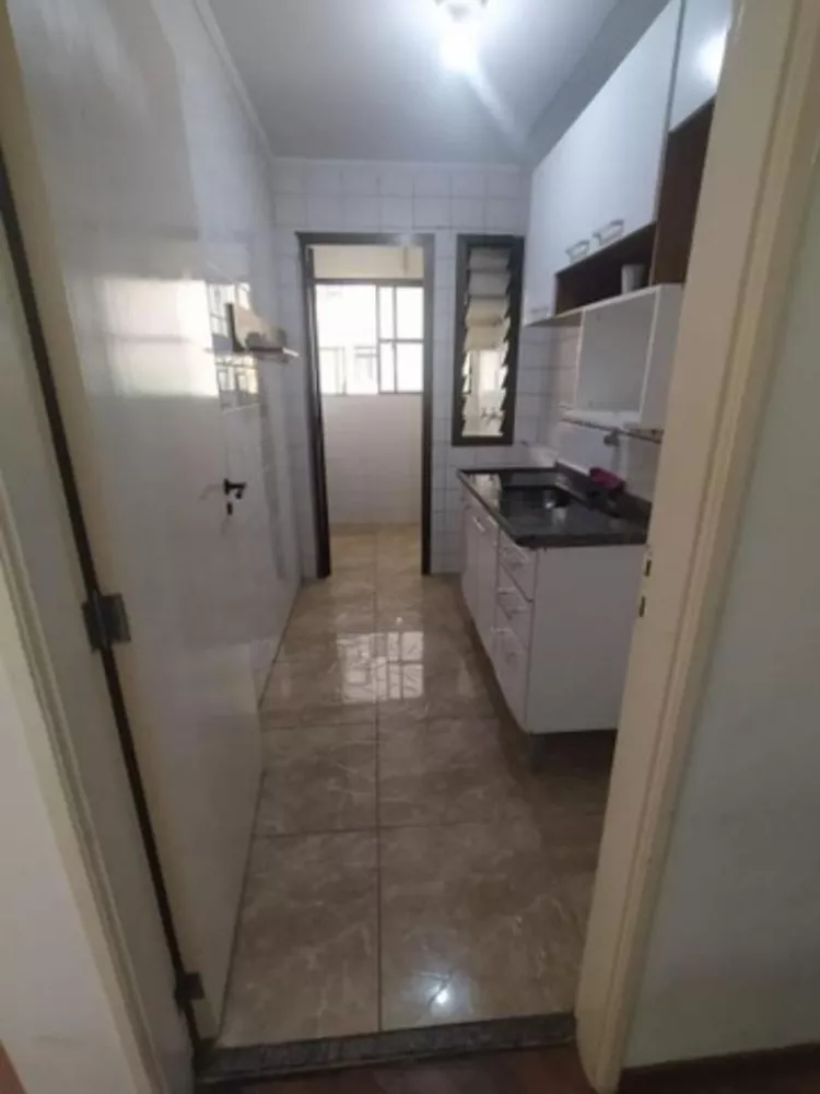 Apartamento à venda com 3 quartos, 67m² - Foto 2