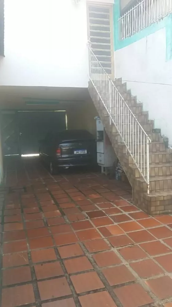 Casa à venda com 3 quartos, 300m² - Foto 1