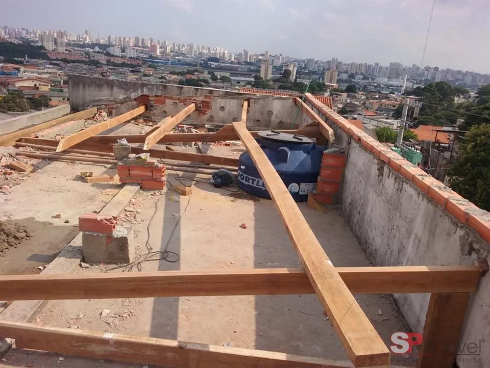 Casa à venda com 2 quartos, 120m² - Foto 1