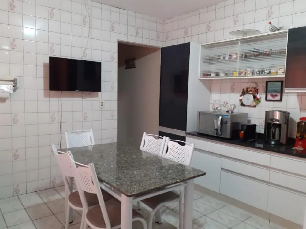 Sobrado, 4 quartos, 242 m² - Foto 2