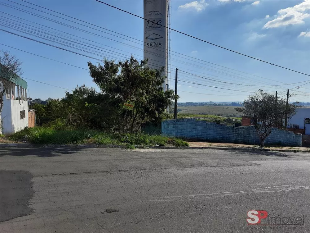 Terreno à venda com 1 quarto, 1600m² - Foto 3