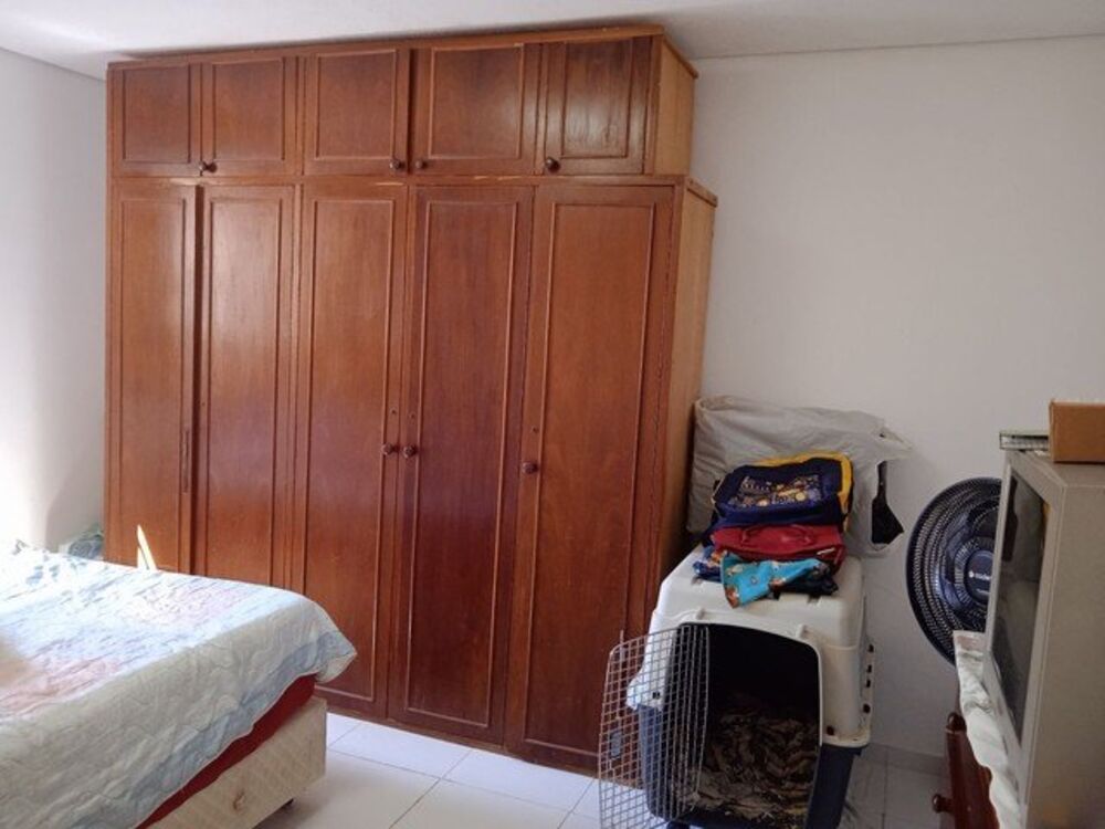 Terreno à venda com 1 quarto, 200m² - Foto 1