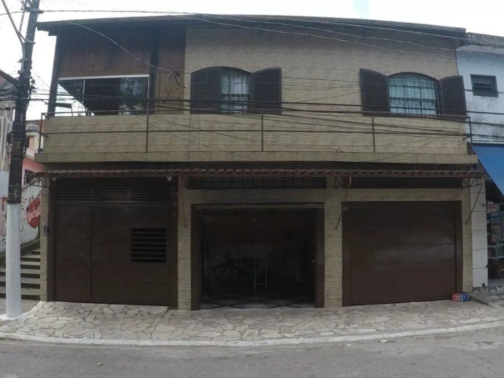 Sobrado à venda com 8 quartos, 120m² - Foto 1