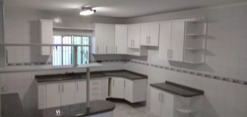 Sobrado à venda com 4 quartos, 240m² - Foto 2