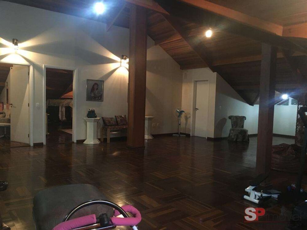 Casa à venda com 6 quartos, 600m² - Foto 2