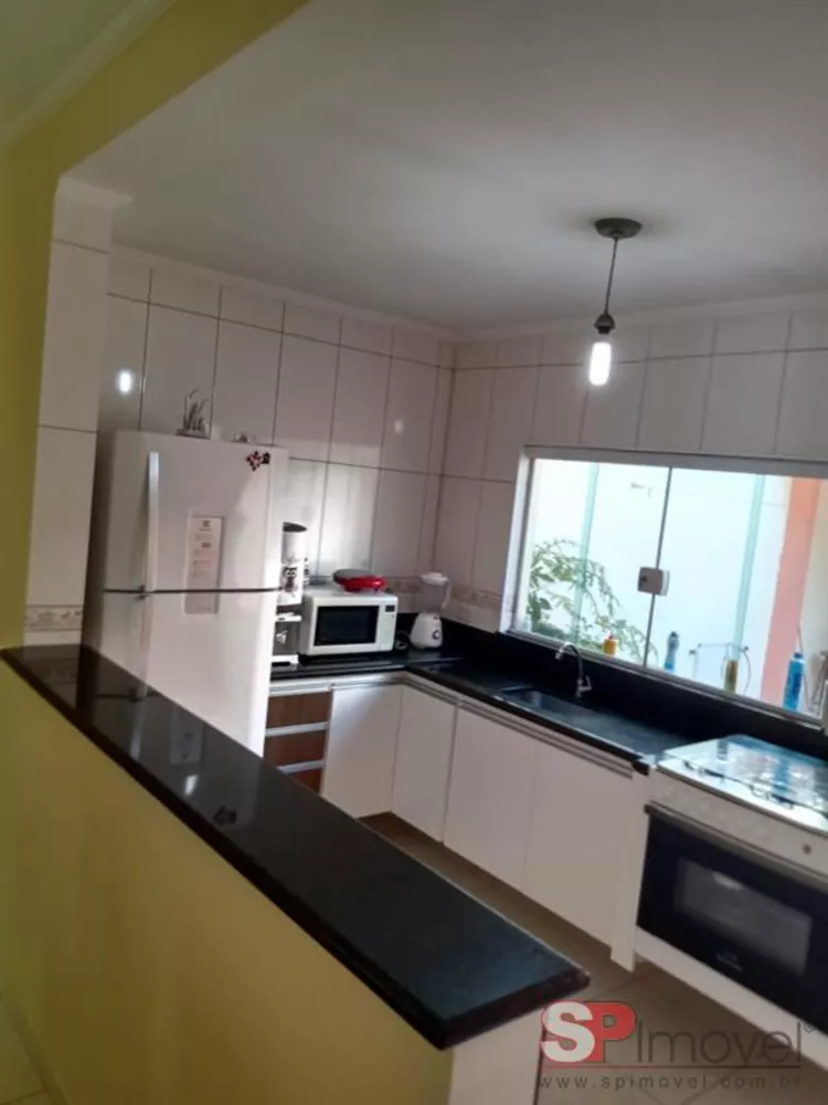 Casa à venda com 3 quartos, 180m² - Foto 4