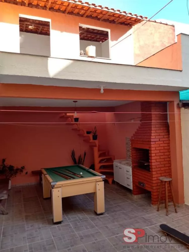 Casa à venda com 3 quartos, 180m² - Foto 1