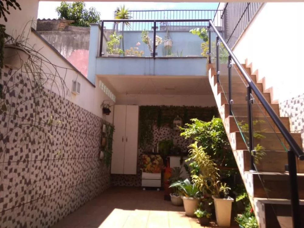 Sobrado à venda com 3 quartos, 200m² - Foto 1