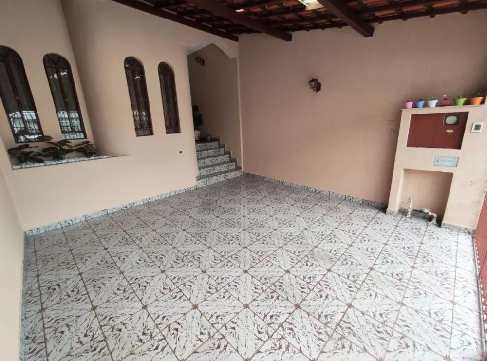 Sobrado à venda com 3 quartos, 120m² - Foto 1