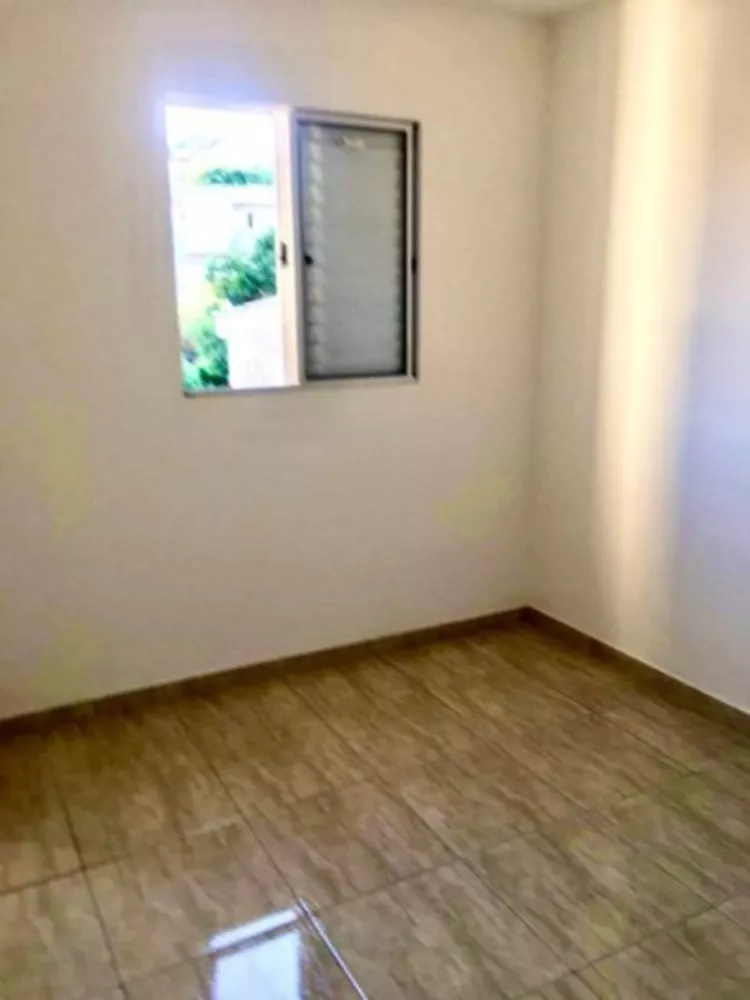 Casa à venda com 2 quartos, 62m² - Foto 2