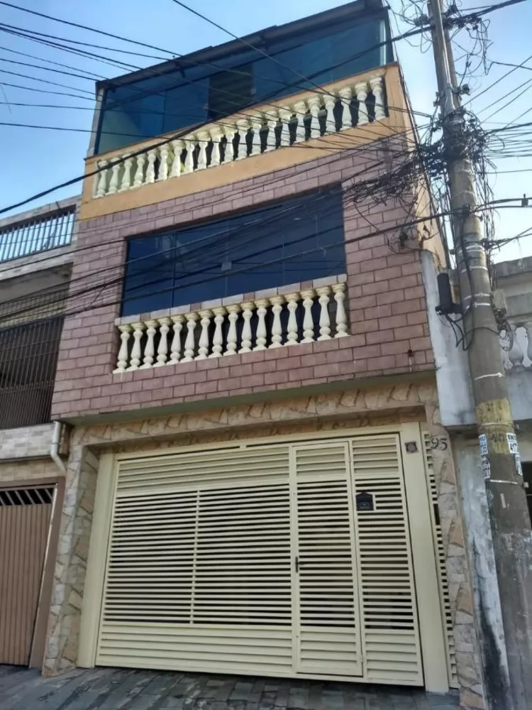 Sobrado à venda com 4 quartos, 120m² - Foto 1