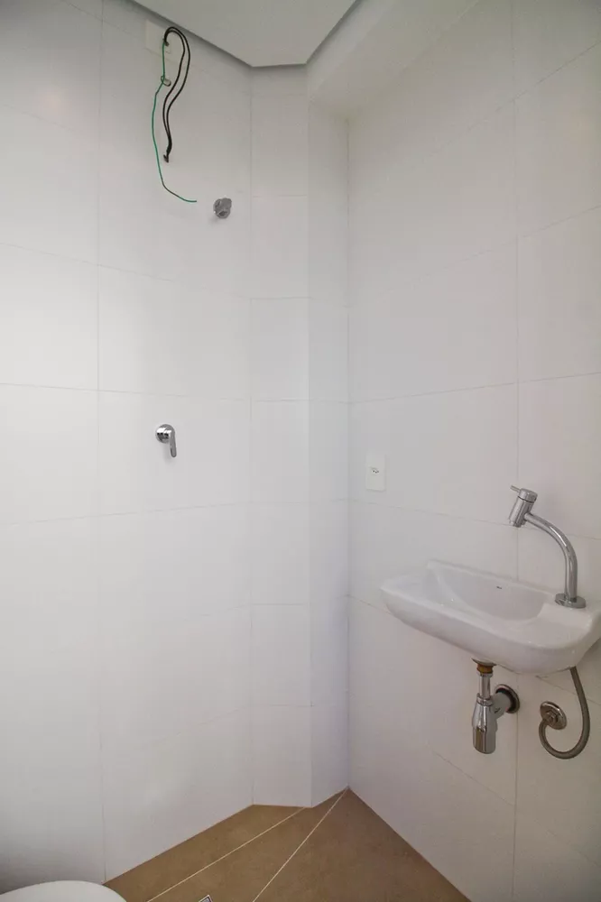 Apartamento à venda com 3 quartos, 198m² - Foto 3