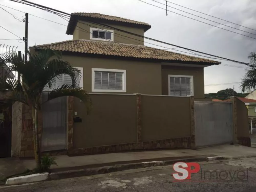 Casa à venda com 3 quartos, 250m² - Foto 1