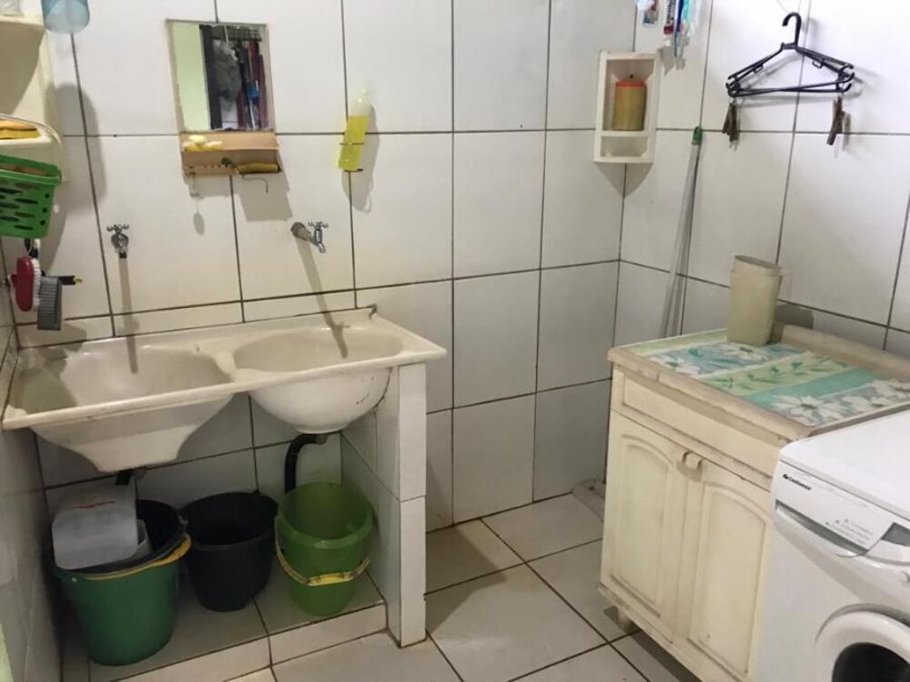 Casa à venda com 4 quartos, 220m² - Foto 2