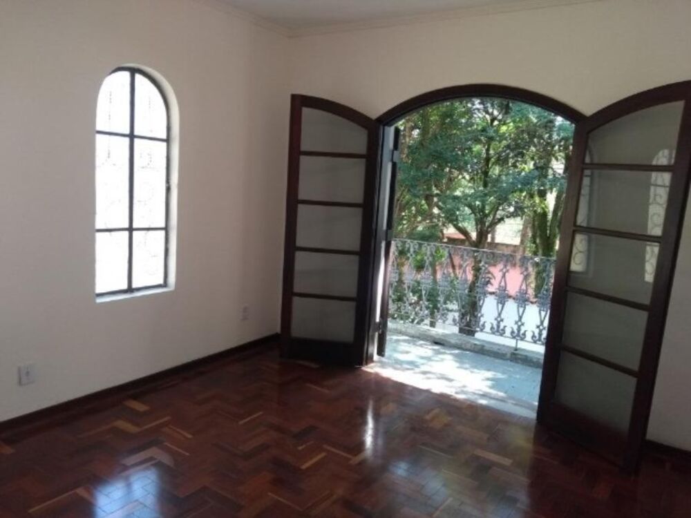 Casa à venda com 5 quartos, 120m² - Foto 15