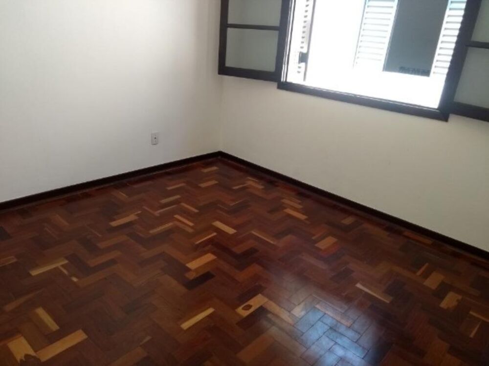 Casa à venda com 5 quartos, 120m² - Foto 2