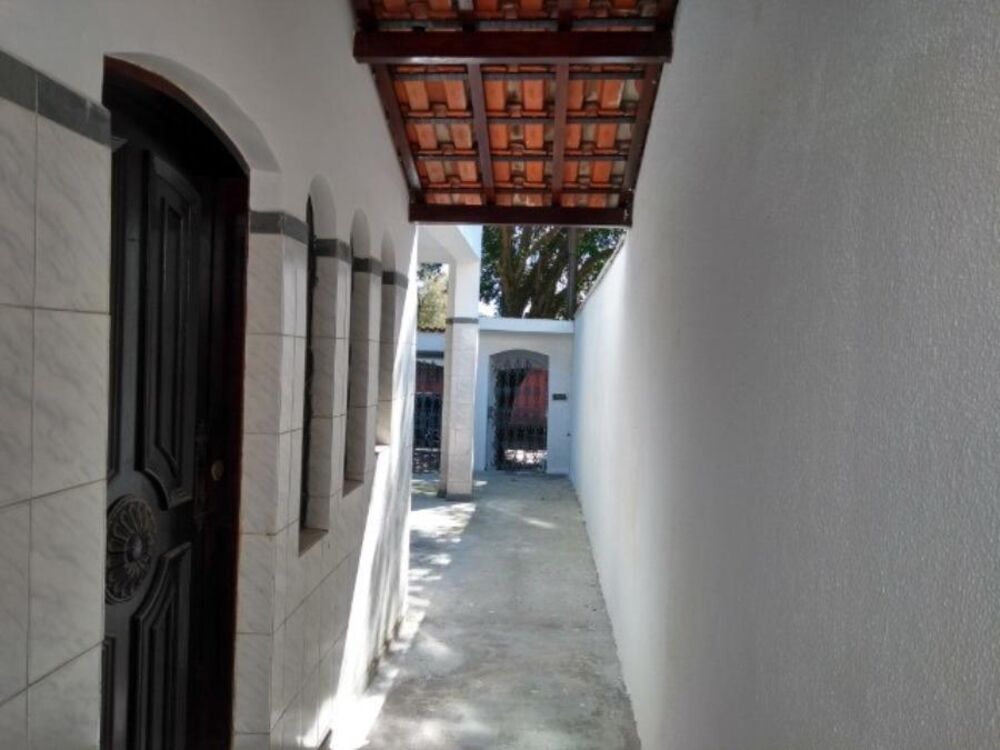 Casa à venda com 5 quartos, 120m² - Foto 1