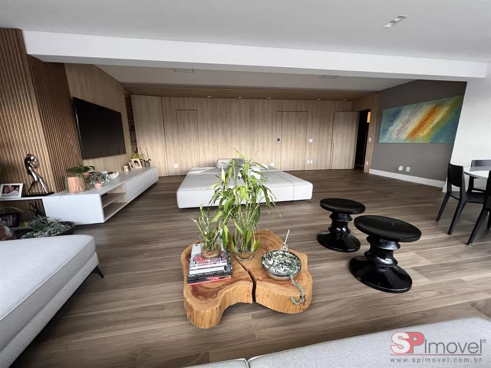 Apartamento à venda com 3 quartos, 213m² - Foto 1