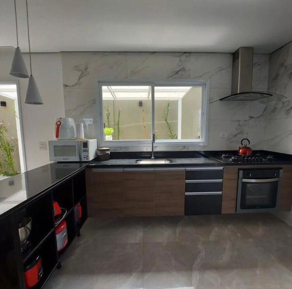 Sobrado, 1 quarto, 243 m² - Foto 1