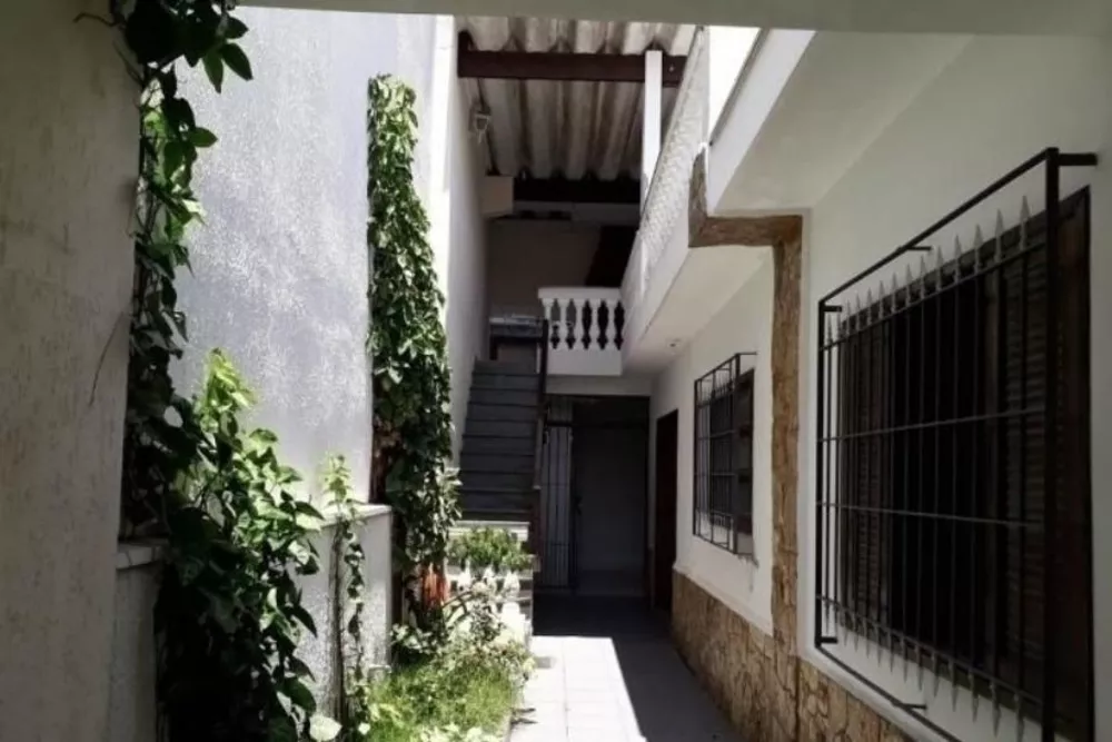 Casa à venda com 5 quartos, 180m² - Foto 2