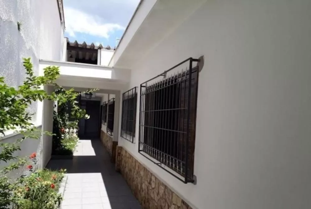 Casa à venda com 5 quartos, 180m² - Foto 1