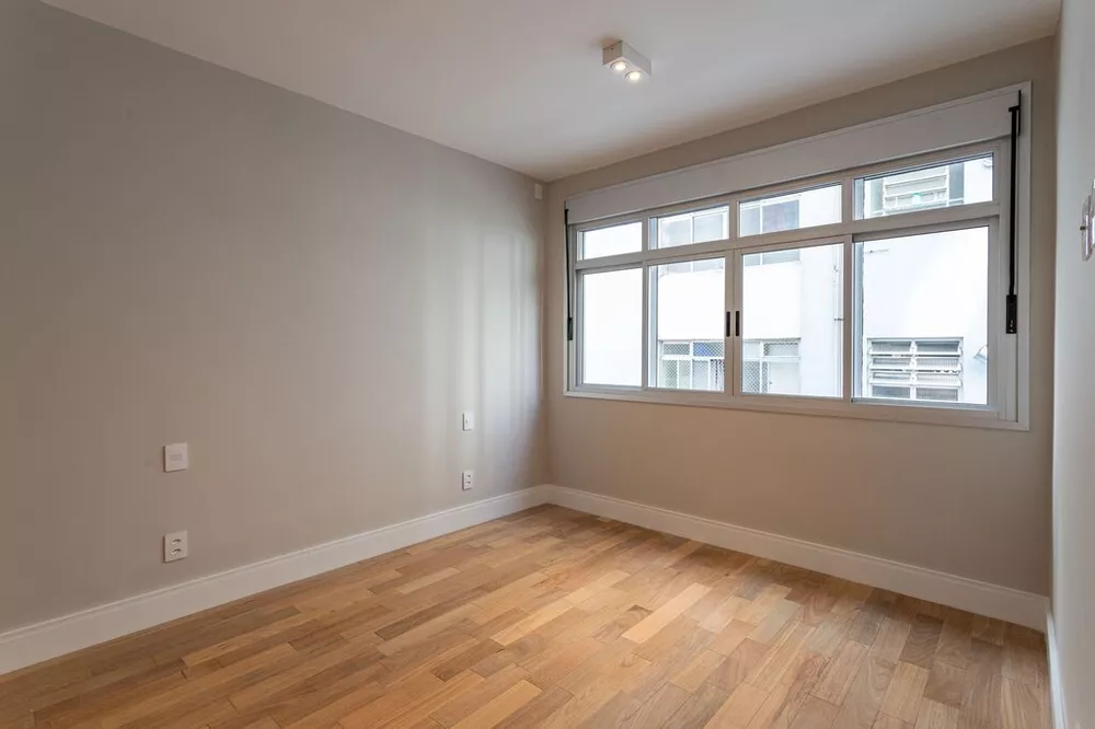 Apartamento à venda com 3 quartos, 206m² - Foto 3