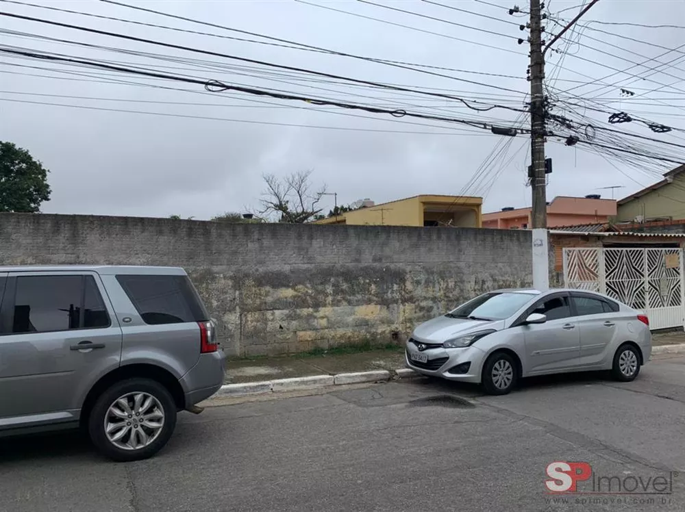 Terreno à venda com 1 quarto, 2700m² - Foto 1