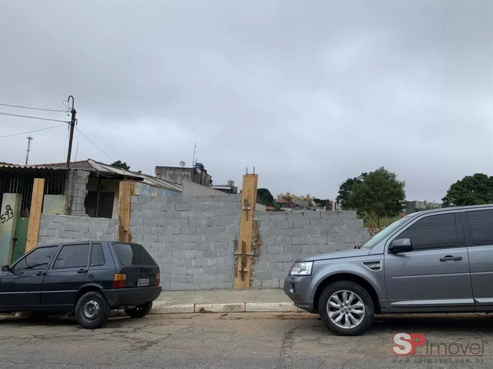 Terreno à venda com 1 quarto, 2700m² - Foto 3