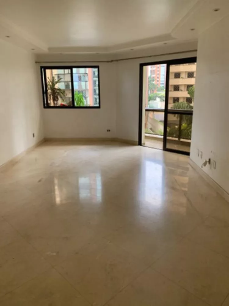 Apartamento à venda com 3 quartos, 127m² - Foto 2