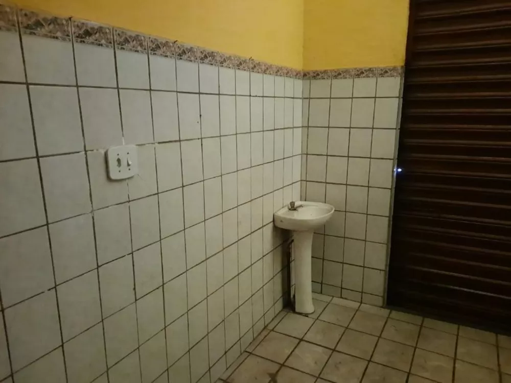 Casa à venda e aluguel com 2 quartos, 120m² - Foto 3