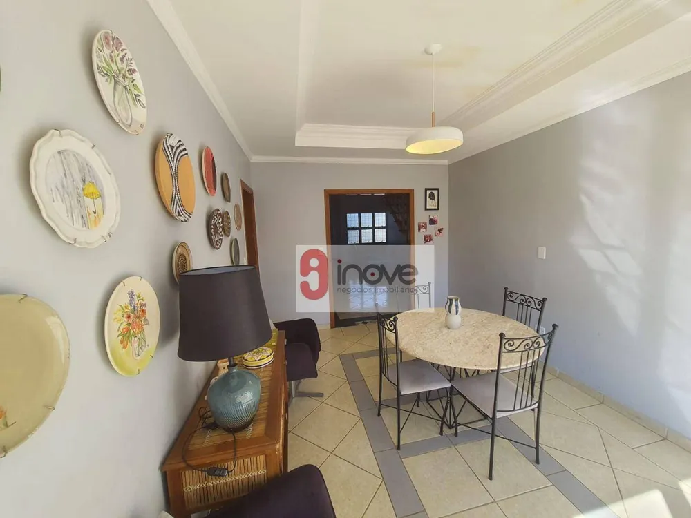 Casa, 4 quartos, 240 m² - Foto 1